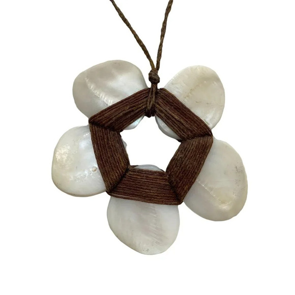 Mother of Pearl Floral Necklace - Picture 2 of 4